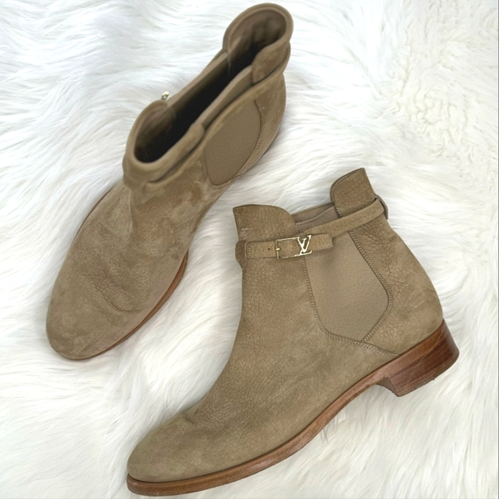 Louis Vuitton tan taupe pebbled suede leather Chelsea ankle boots size 40 US 10